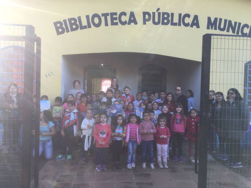 #LerValeAPena: Escola Municipal de Ensino Fundamental Santos Dumont visita Biblioteca.